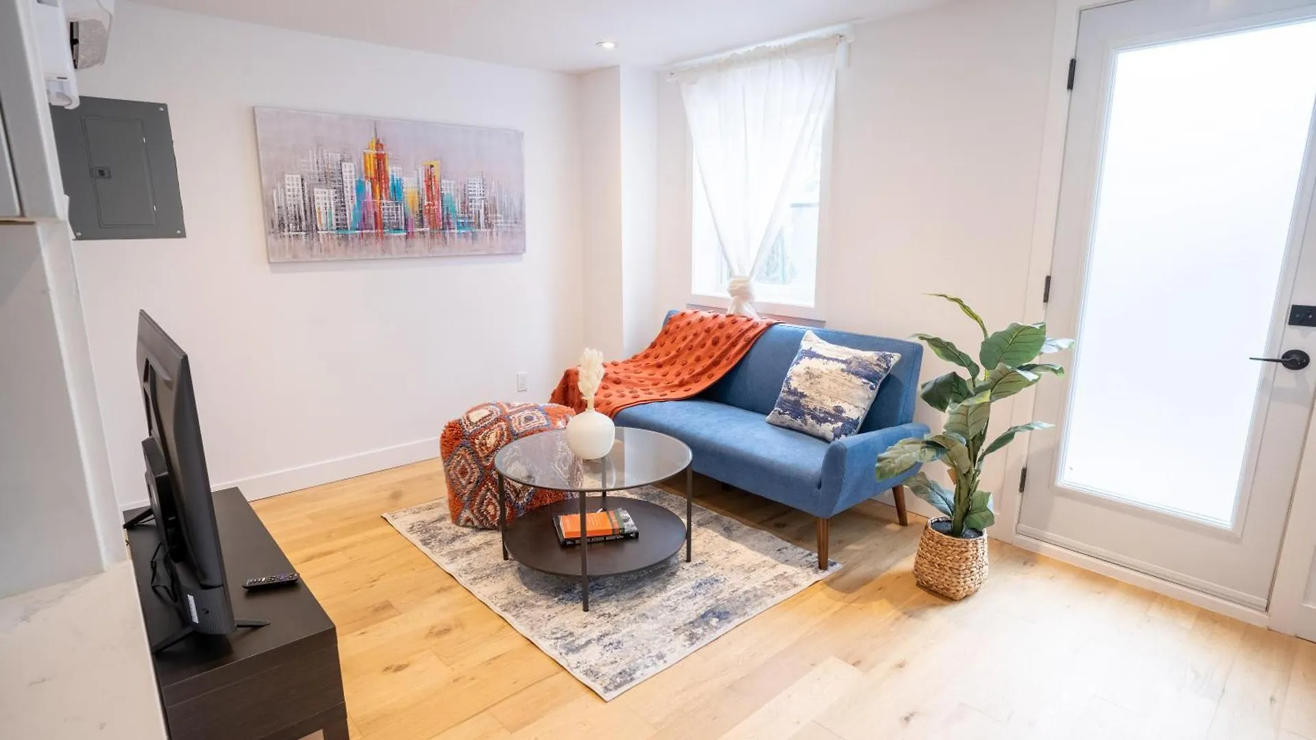Superb 2 Bed Downtown 2Min To Metro Apartment Montreal
